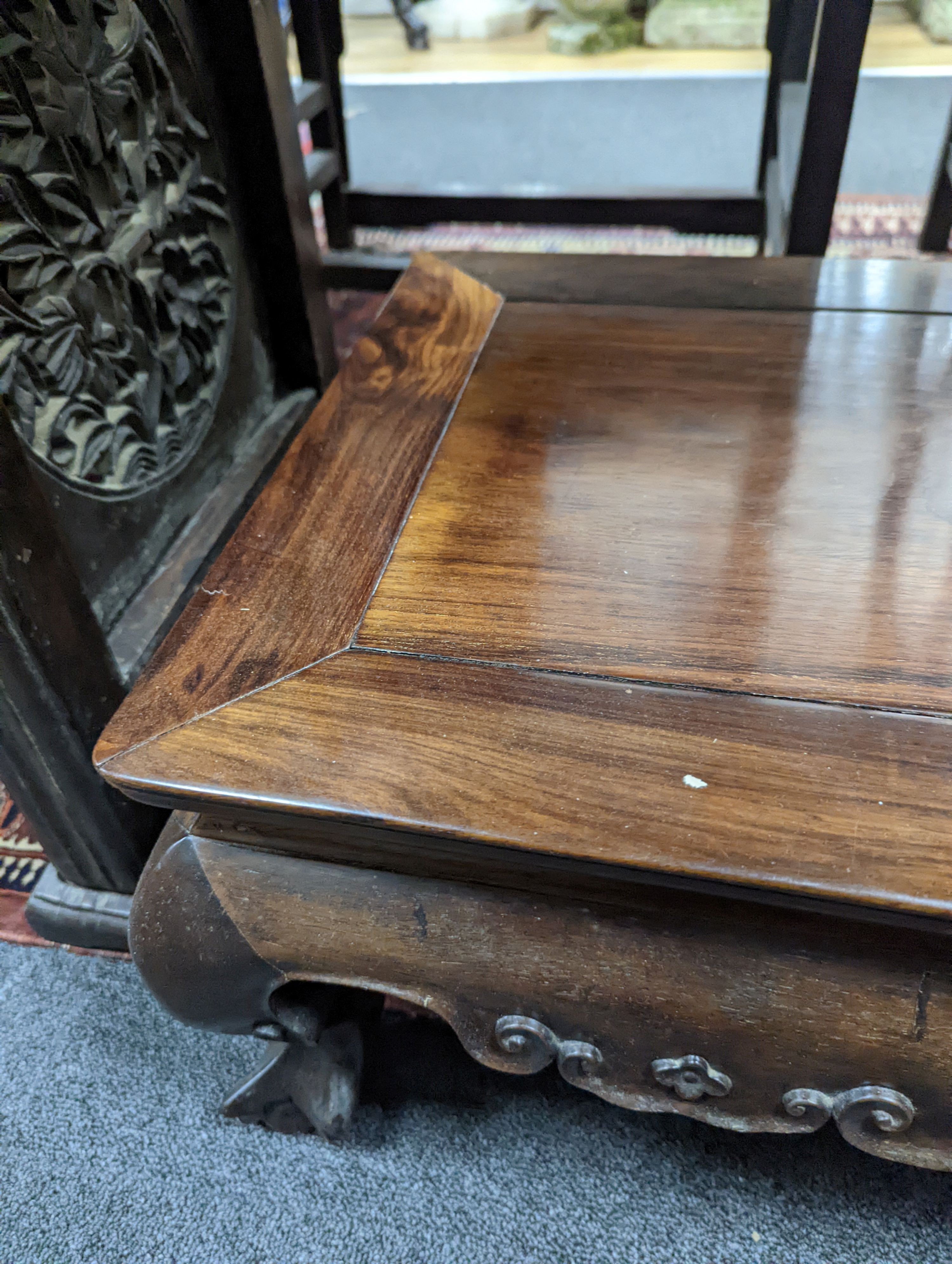 A Chinese hongmu Kang table, 19th century, 79 cm long, 43 cm wide, 27 cm high, old repairs